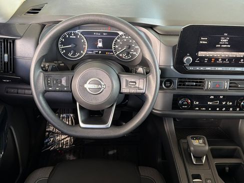 Used 2025 Nissan Pathfinder S FWD image 16