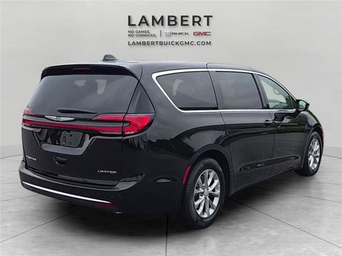 Used 2026 Chrysler Pacifica Limited FWD image 5
