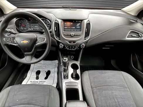 Used 2017 Chevrolet Cruze LT w/ Convenience Package image 7