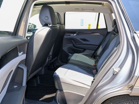 New 2026 Volkswagen Tiguan SE FWD image 16