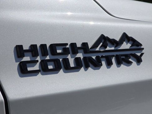 Used 2024 Chevrolet Tahoe High Country AWD/4WD image 15