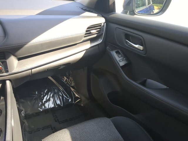 Used 2024 Nissan Rogue SV AWD/4WD image 16
