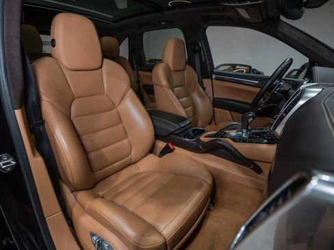 Used 2016 Porsche Cayenne Turbo S w/ Premium Package Plus image 34