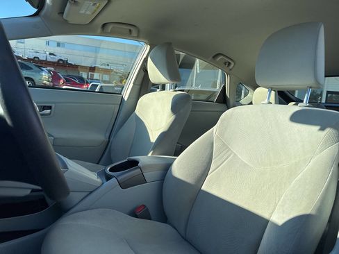 Used 2014 Toyota Prius Two image 31