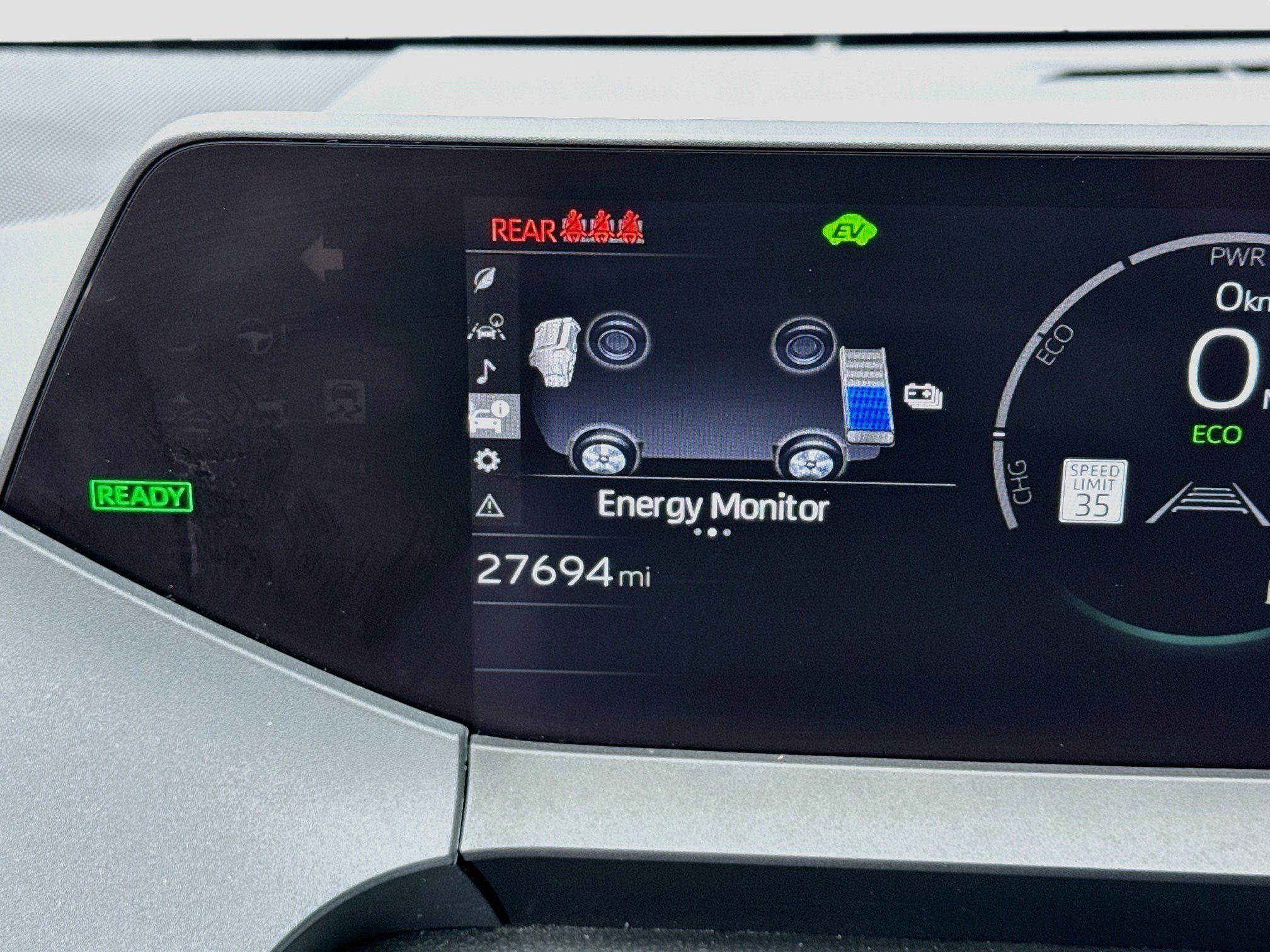 Used 2025 Toyota Prius XLE FWD image 8