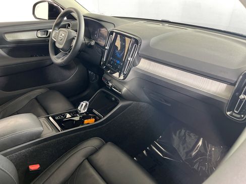 Used 2023 Volvo XC40 B4 Plus w/ Driver Assist Package image 28