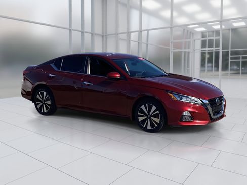 Certified 2022 Nissan Altima 2.5 SV image 8