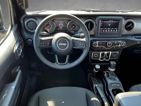 Used 2023 Jeep Gladiator Sport image 5