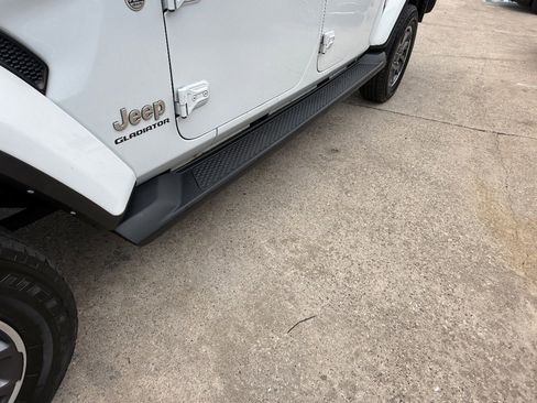 Used 2022 Jeep Gladiator Overland w/ Popular Equipment Package image 11