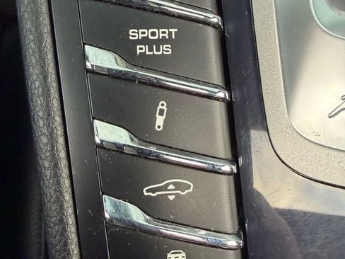 Used 2016 Porsche Panamera 4S image 17