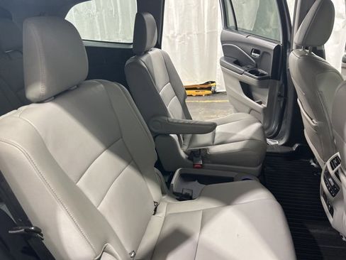 Used 2019 Honda Pilot Touring image 12
