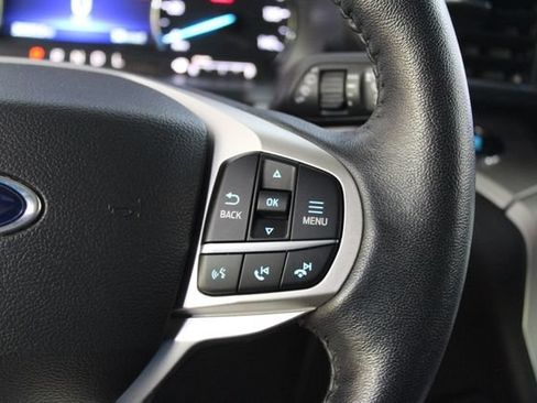 Used 2022 Ford Explorer XLT w/ Equipment Group 202A AWD/4WD image 15