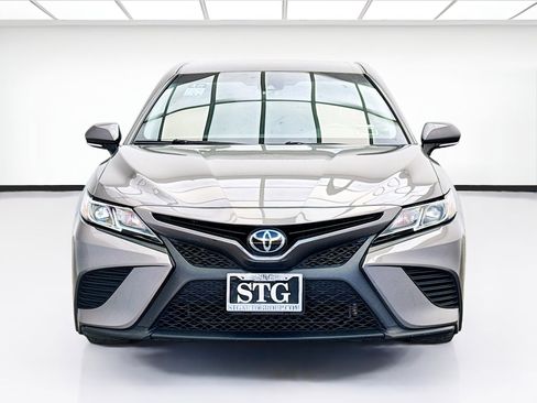 Used 2018 Toyota Camry SE w/ Convenience Package image 2