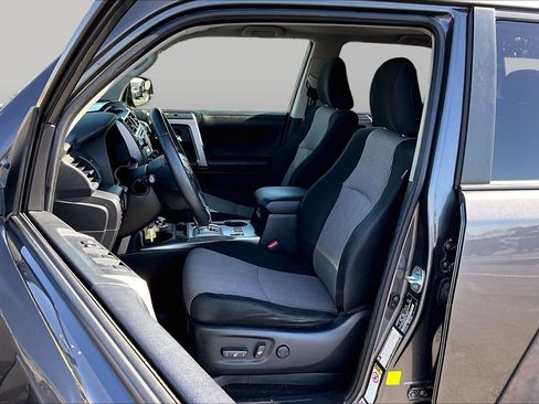 Used 2016 Toyota 4Runner SR5 AWD/4WD image 24