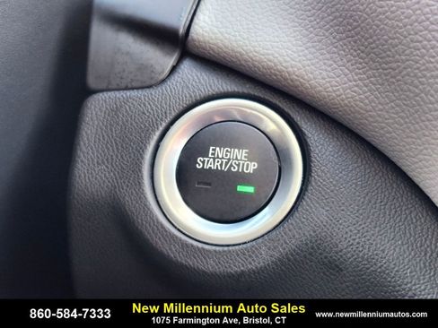 Used 2023 Chevrolet Equinox LT w/ Driver Convenience Package image 24
