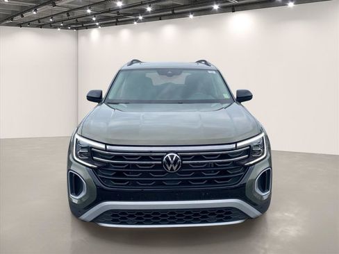 Used 2024 Volkswagen Atlas Peak Edition SE AWD/4WD image 8