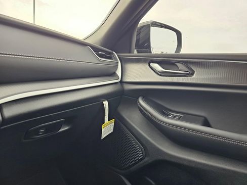 New 2025 Jeep Grand Cherokee L Altitude image 25