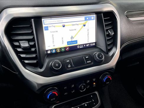 Used 2023 GMC Acadia SLT image 9