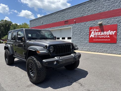 Used 2026 Jeep Wrangler Unlimited Sport AWD/4WD image 1