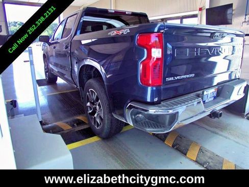 Used 2023 Chevrolet Silverado 1500 LT AWD/4WD image 3