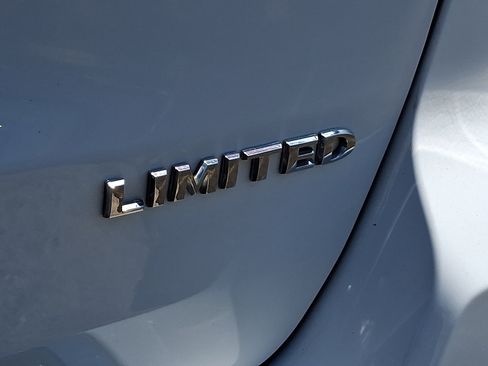 Used 2022 Jeep Grand Cherokee Limited AWD/4WD image 30