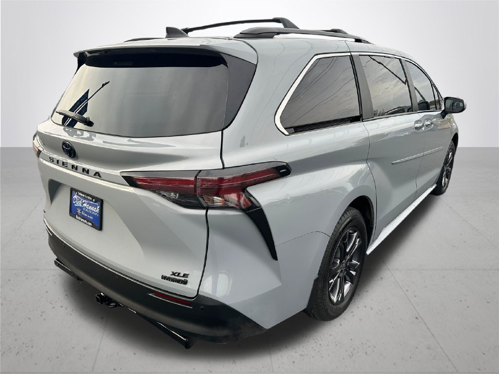 Used 2024 Toyota Sienna XLE Woodland Edition AWD/4WD image 7