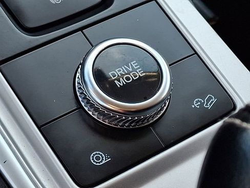 Used 2022 Ford Explorer XLT w/ Equipment Group 202A image 25