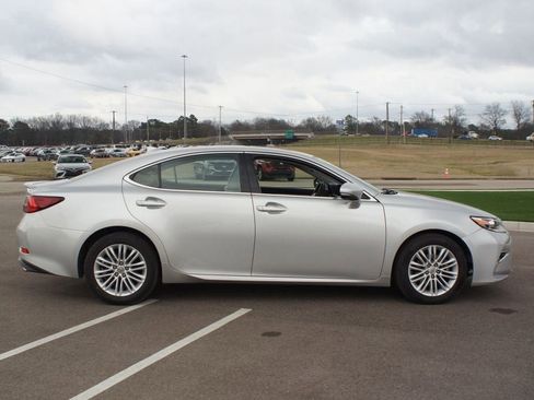 Used 2016 Lexus ES 350 w/ Navigation System Package image 15