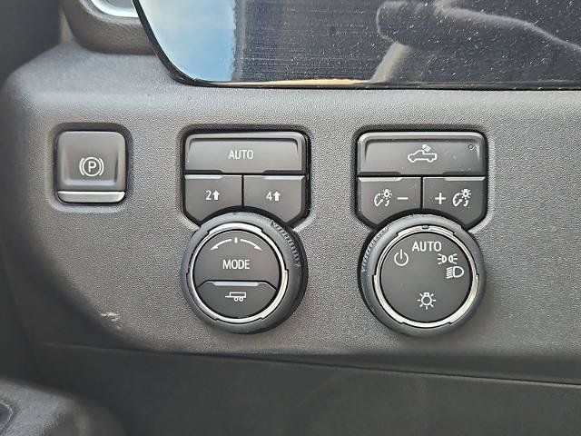 Used 2023 Chevrolet Silverado 1500 LT AWD/4WD image 16