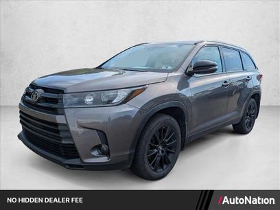 Used 2019 Toyota Highlander SE w/ Nightshade Edition