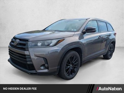Used 2019 Toyota Highlander SE w/ Nightshade Edition AWD/4WD image 1