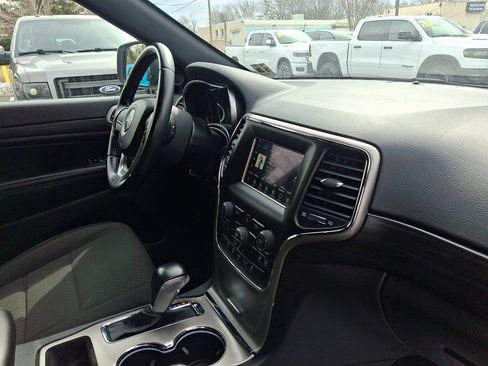 Used 2021 Jeep Grand Cherokee Laredo image 12