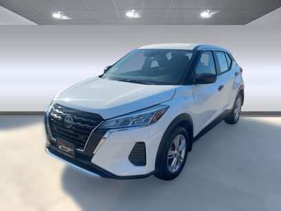 New 2025 Nissan Kicks Play S