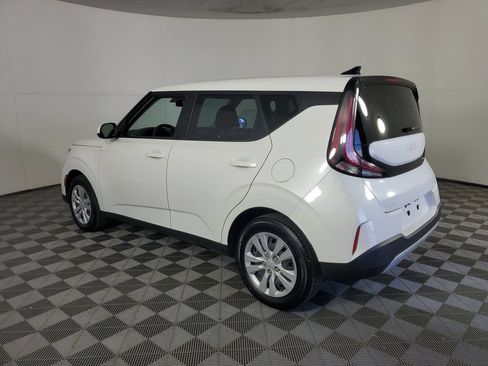 Used 2025 Kia Soul LX FWD image 6
