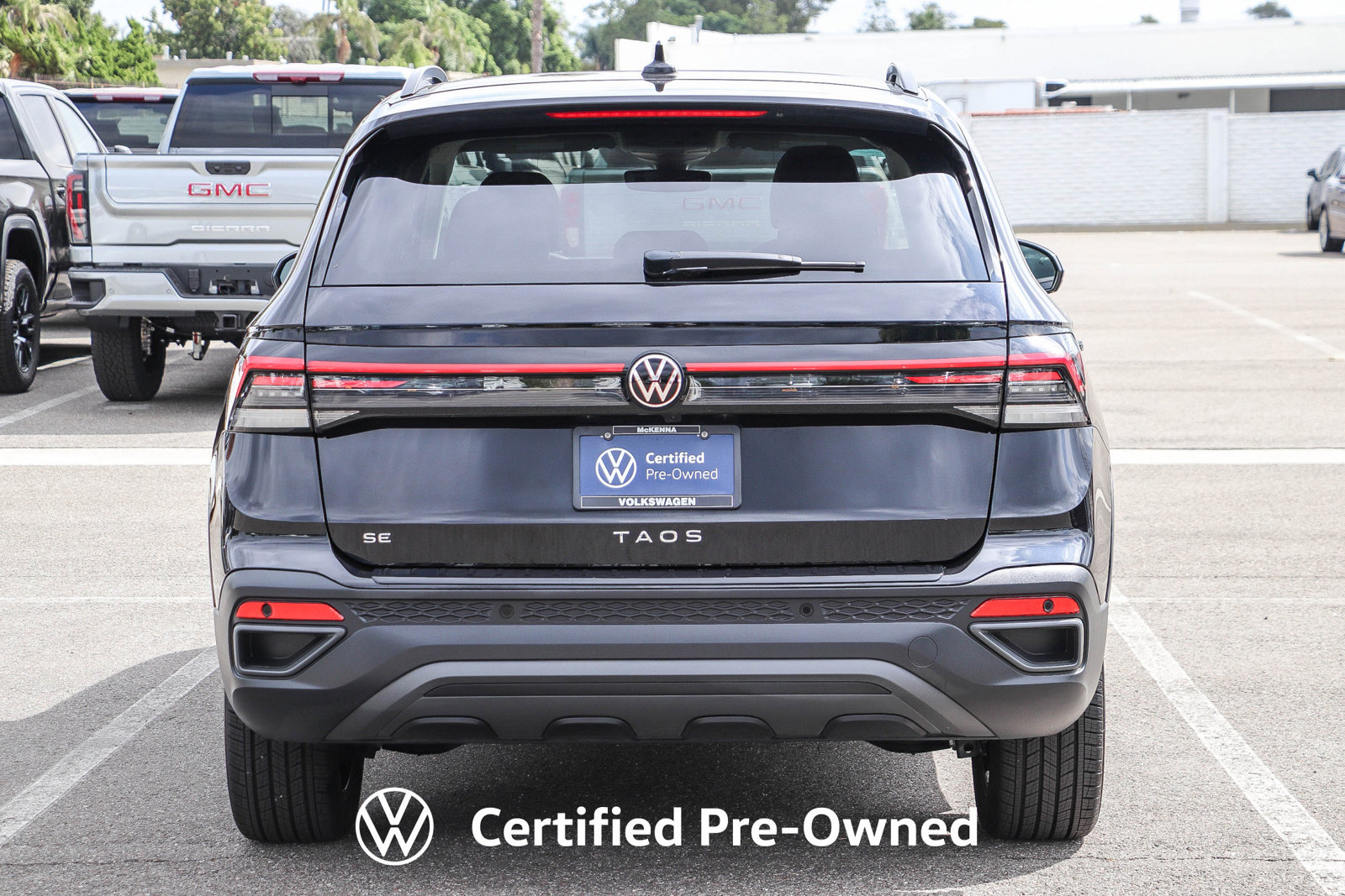 Certified 2025 Volkswagen Taos SE FWD image 8