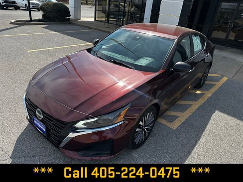 Used 2025 Nissan Altima 2.5 SV image 2