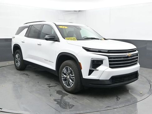 Used 2024 Chevrolet Traverse LT FWD image 5