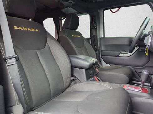 Used 2015 Jeep Wrangler Unlimited Sahara w/ Connectivity Group AWD/4WD image 24
