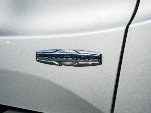 Used 2020 Jeep Renegade Latitude w/ UConnect 8.4 Nav Group image 17