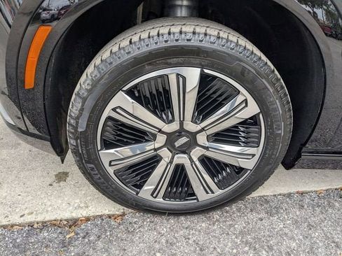 New 2025 Cadillac Escalade IQ Luxury 1 w/ Smart Trailering package image 32