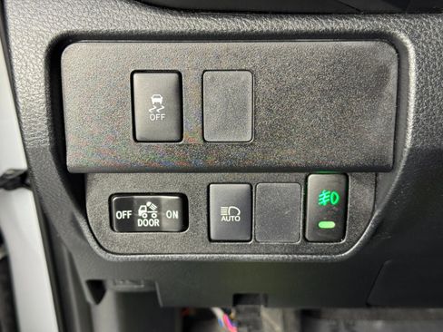 Used 2020 Toyota Tacoma SR w/ SR Convenience Package image 16