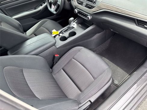 Used 2025 Nissan Altima 2.5 SV FWD image 32