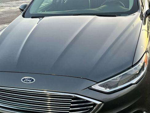 Used 2018 Ford Fusion SE w/ Fusion SE Technology Package image 11