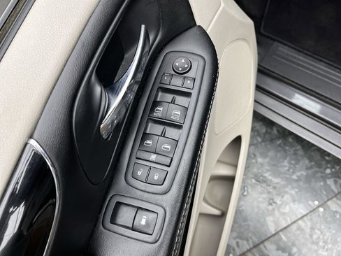 Used 2020 Dodge Grand Caravan SXT FWD image 7