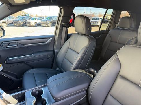 Used 2026 GMC Acadia Elevation w/ Elevation Premium Package AWD/4WD image 16