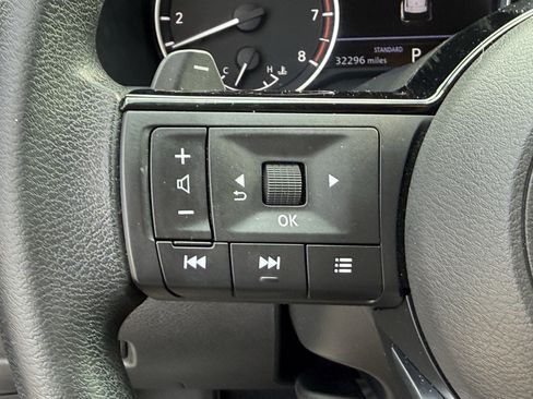 Used 2021 Nissan Rogue SV image 16