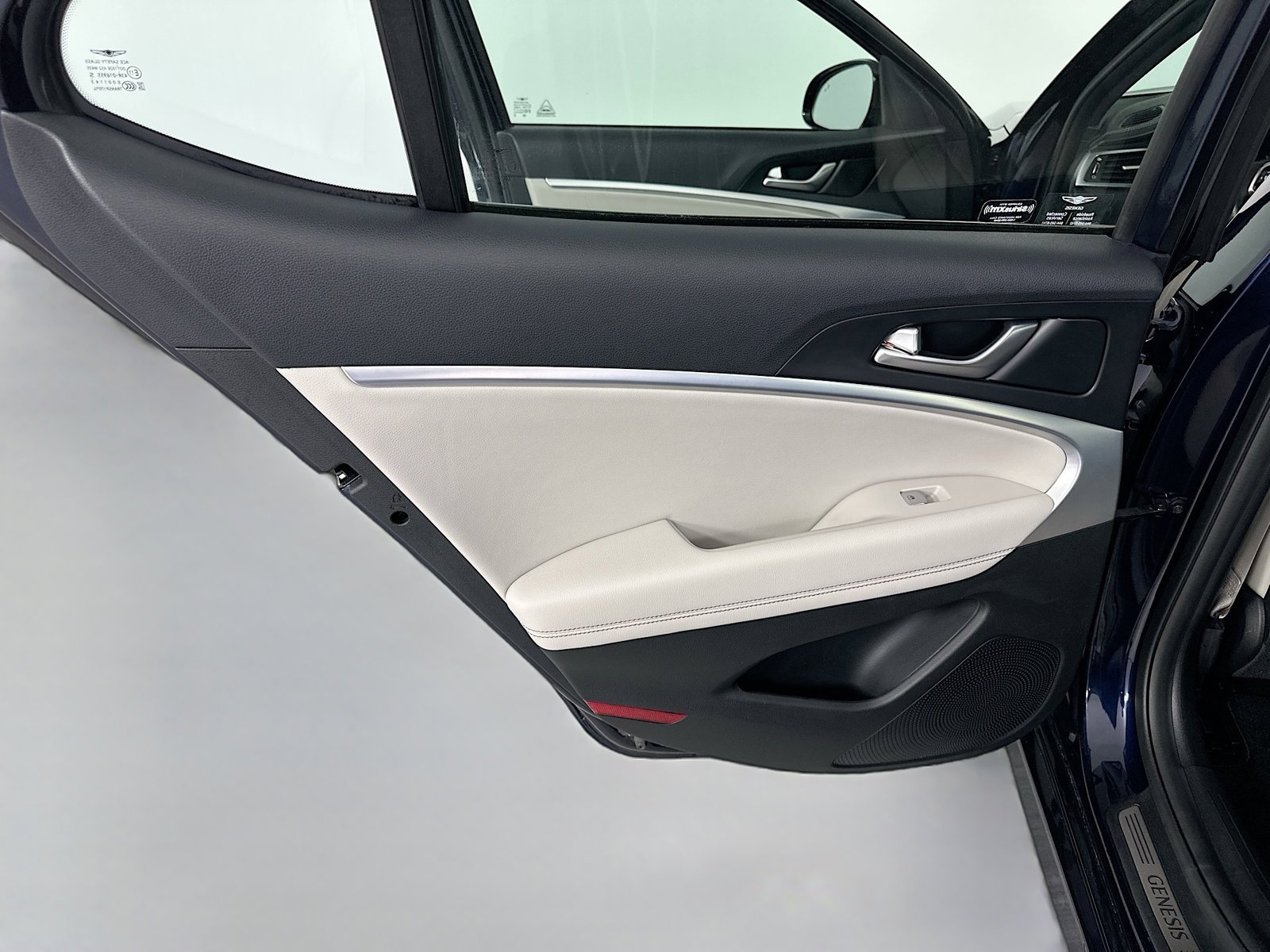 Used 2023 Genesis G70 2.0T RWD image 28