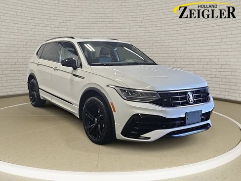 Used 2023 Volkswagen Tiguan SE R-Line AWD/4WD image 3