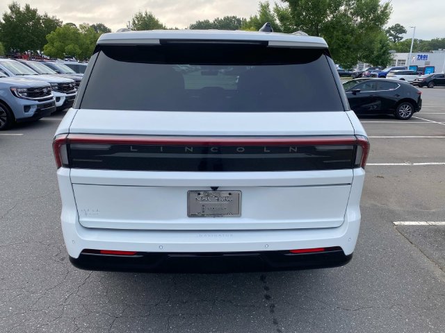 New 2027 Lincoln Navigator Reserve w/ Jet Appearance Package AWD/4WD image 27