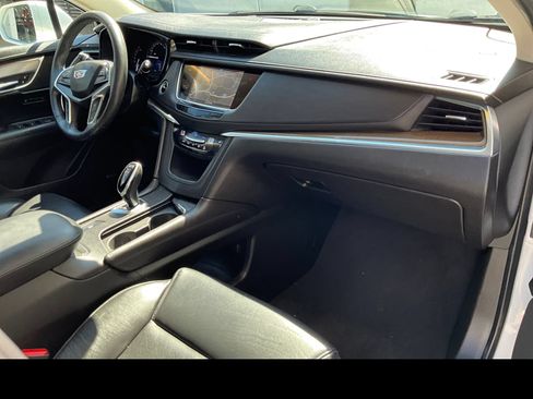 Used 2017 Cadillac XT5 Luxury w/ Driver Awareness Package FWD image 10